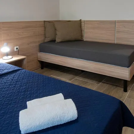 Отель Ariana 3*